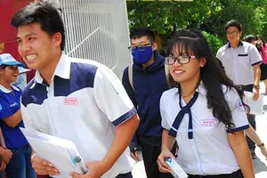 Điện thoại vẫn tràn vào phòng thi