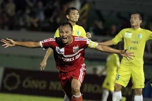 B. Bình Dương – SLNA: Cầu thủ xứ Nghệ giải quyết nội bộ