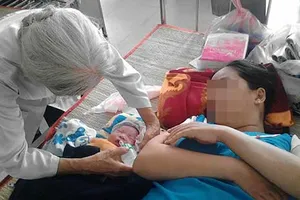 Một sản phụ muốn cho con vì quá khó khăn