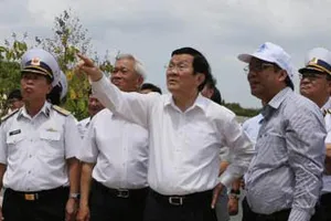 Chủ tịch nước kiểm tra công trình tượng đài chiến sĩ Gạc Ma