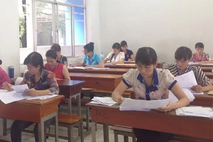 ĐH Công nghiệp thực phẩm TP.HCM chấm xong bài thi