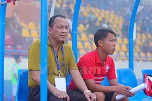 Khi ông chủ tịch làm thay việc của HLV…