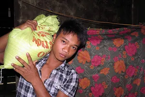 Những đứa trẻ thèm một bữa cơm ngon 