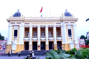 Bộ VH-TT&DL yêu cầu màu Nhà hát lớn phải giống màu cũ