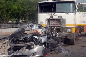  Xài bằng FC giả: Cấm hành nghề năm năm