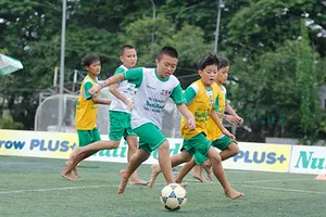 Dùng biệt thự riêng làm học viện bóng đá