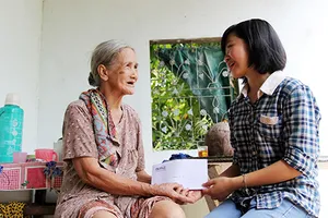 Nặng lòng khi nhận một đồng của bá tánh