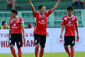 Bán kết Cúp Quốc gia 2015: Gánh nặng đá cúp