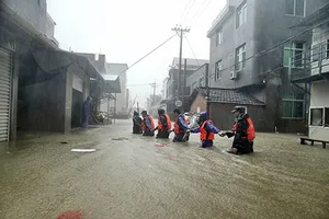 Bão Soudelor tàn phá miền Đông Trung Quốc