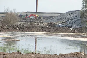 Hai nhà máy tái chế rác hiện đại cùng gây ô nhiễm