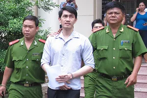 Bốn năm tù vì cướp điện thoại... xem tin 