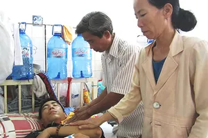 Người cha bệnh tim nuôi con bị ung thư