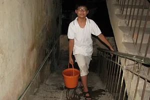 Dân Hà Nội khổ vì đường ống nước sông Đà vỡ lần thứ… 13