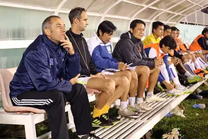 Thầy ngoại ‘mù’ V-League