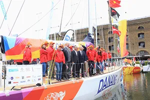 Đặt tên thuyền Đà Nẵng-Việt Nam tại Anh 