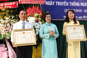 ‘Không giành phần dễ về mình, đẩy phần khó cho dân’