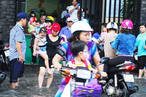 Đường vừa nâng cấp đã ngập 