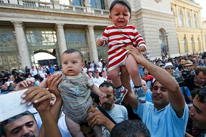 Vì người tị nạn, châu Âu chia rẽ Đông - Tây