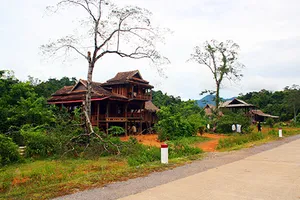 Vượt cung đường ‘ít biết’ tây Trường Sơn