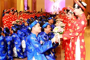 Tổ chức đám cưới cho 100 cặp cô dâu chú rể