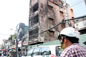 Sốt ruột chờ bồi thường nhà cháy