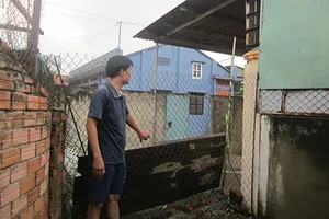 Trần ai khi bị hàng xóm chặn lối đi