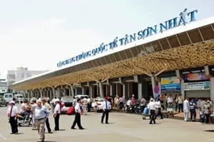 Xây cầu vào nhà ga sân bay Tân Sơn Nhất