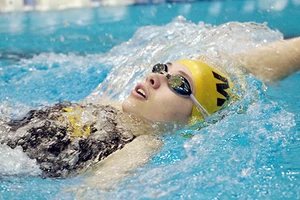 Cớ sao vạt áo phải so le?