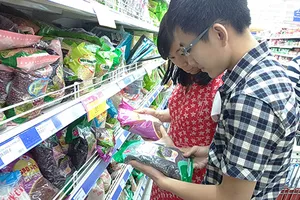 ‘Gánh’ gạo bán tận nhà khách hàng