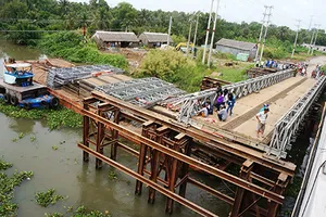 Vụ cô gái rơi xuống cầu tạm: Chủ đầu tư đổ lỗi cho nạn nhân