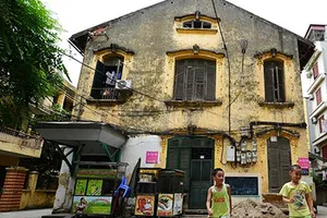 Sống trong sợ hãi ở nhà cổ