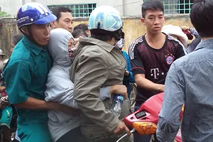 Vụ vỡ hụi ở Đồng Nai: CA xã ‘áp tải’ chủ hụi về tòa án 