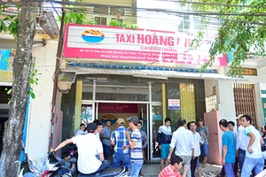 Tài xế taxi vây văn phòng công ty đòi giải quyết chế độ