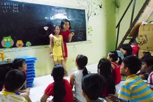 Nhân viên văn phòng dạy tiếng Anh miễn phí