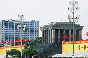 Hà Nội họp khẩn về tòa cao ốc gần Lăng Bác