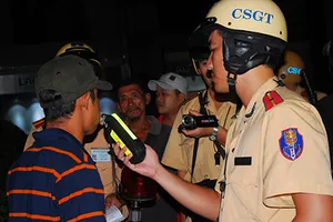 Phạt vi phạm giao thông cao, dân bỏ xe