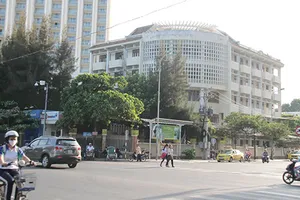 Ngâm dự án vẫn được tiếp tục giao đất ‘vàng’