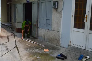 Bắt người dọa đốt nhà, đâm cảnh sát khu vực