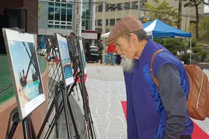 Triển lãm ảnh về đảo nhân tạo trái phép trên biển Đông tại Hàn Quốc 