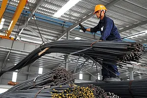 Thúc thủ trước hàng ngoại giá cực rẻ