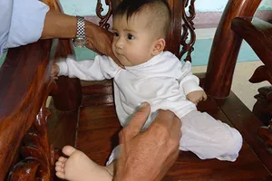 Lại một đứa trẻ bị bỏ rơi thương tâm