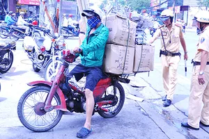 Tịch thu xe máy ‘mù’ kém an toàn