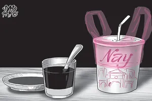 Tại sao uống cà phê bằng dĩa?