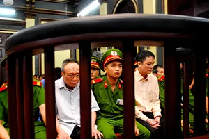 Bỏ vành móng ngựa vì phiên tòa văn minh