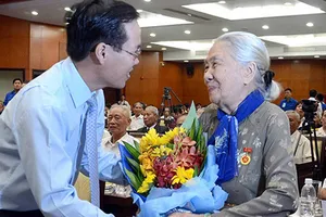 Trao huy hiệu 60-70 năm tuổi Đảng cho 146 đảng viên