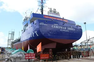 Hạ thủy tàu xuất khẩu sang Nga do Việt Nam đóng