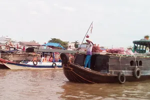 Không can thiệp thô bạo vào chợ nổi Cái Răng