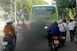 Xe buýt rệu rã, dân quay về với xe máy!