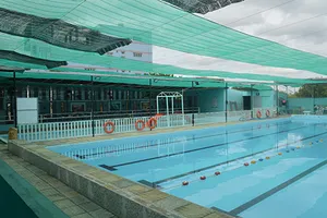 Ba Sở "cãi" nhau về một hồ bơi