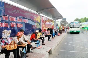 Thanh tra việc trả tiền trợ giá xe buýt